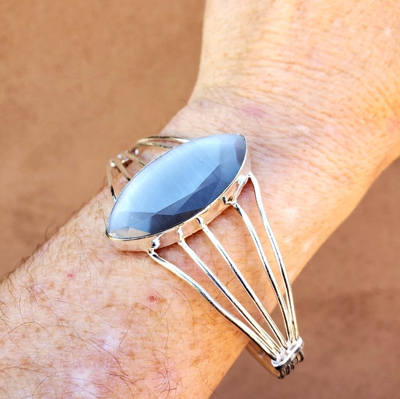 New Cat Eye Silver Cuff Bracelet. - Picture 14 of 14